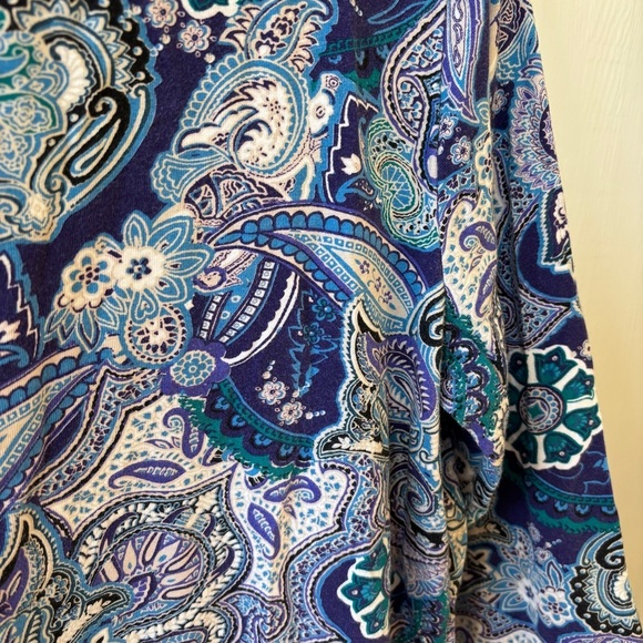 Chico's Size 2 Blue Abstract Floral Paisley Print Blouse Top Shirt‎ Size Large - Picture 9 of 13